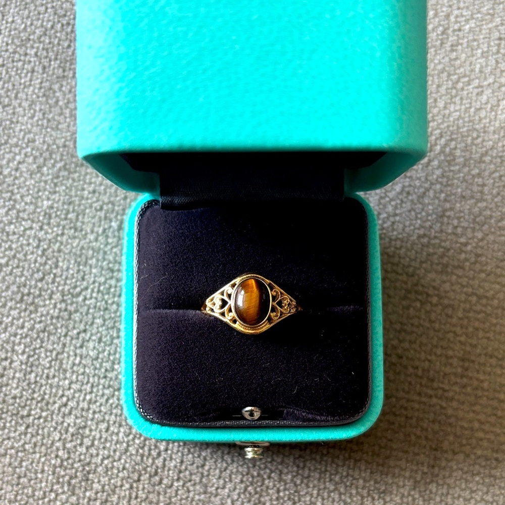 10k yellow gold oval Tiger Eye filigree ring